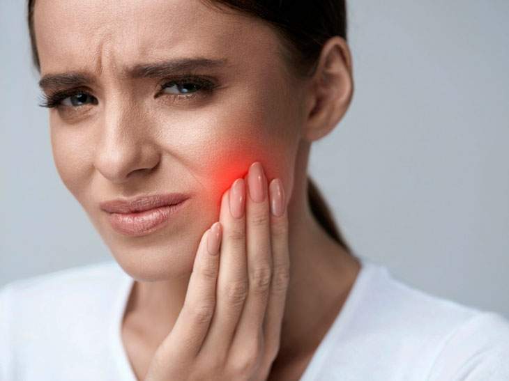 Болит зуб под коронкой: причины, тревожные симптомы, что поможет